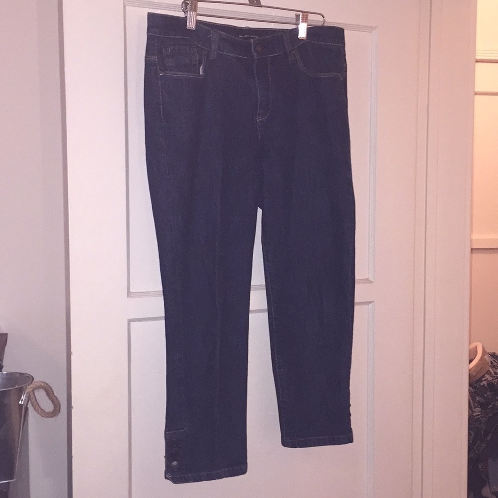 💝NEW YORK AND COMPANY LOW RISE CROP JEANS